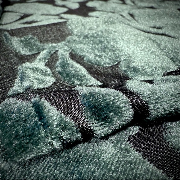 Grace & Lace Green Floral Velvet Mock Neck Long Sleeve Top (XS) - Picture 5 of 11